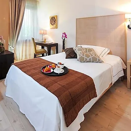 מלון Maria Cristina 4*