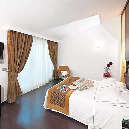 Maria Cristina 4* קאסרטה