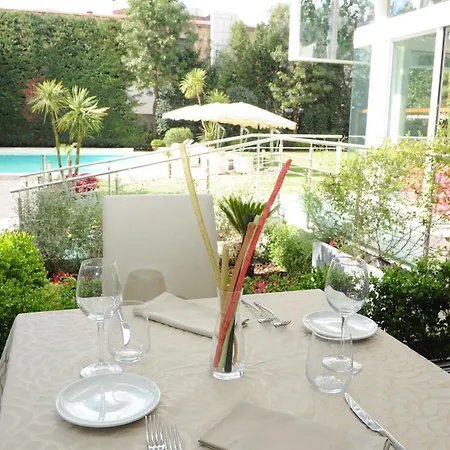Hotel Maria Cristina 4*